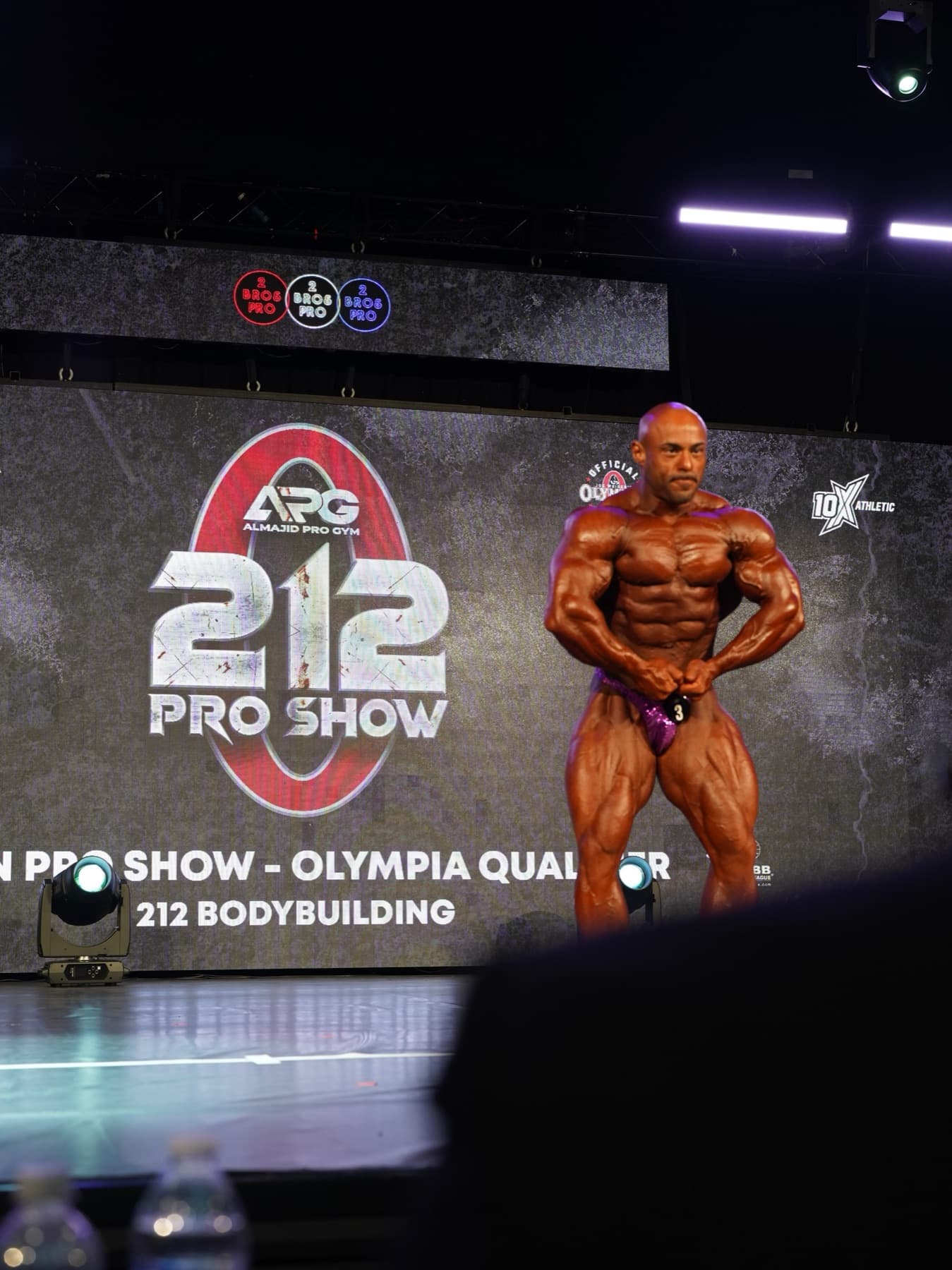 متسابق على مسرح ⁨212 Pro Show⁩ في برادفورد