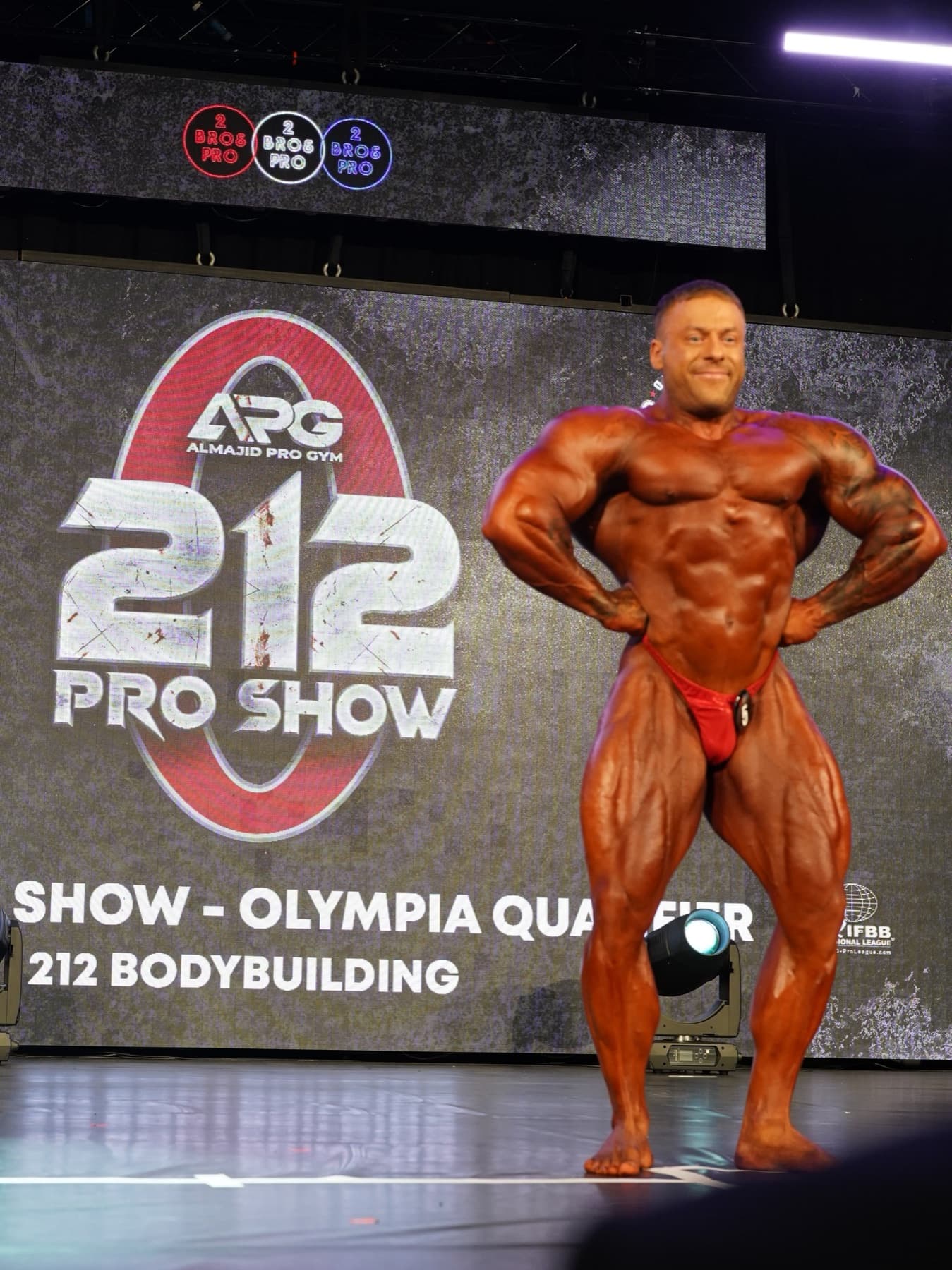 متسابق على مسرح 212 Pro Show في برادفورد